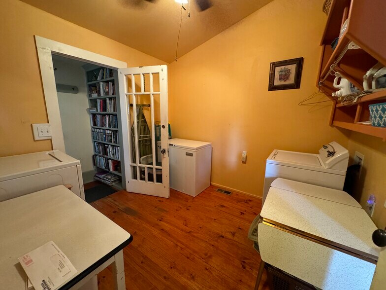 More Photos Of 224 W Chickasaw St, Tahlequah Hospitality For Sale