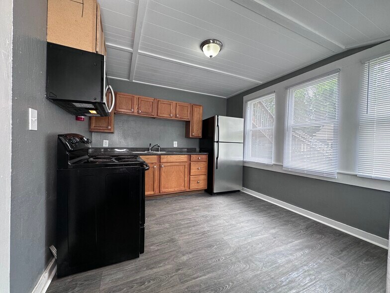 More Photos Of 1106 Esplanade St, Marshall Apartments For Sale