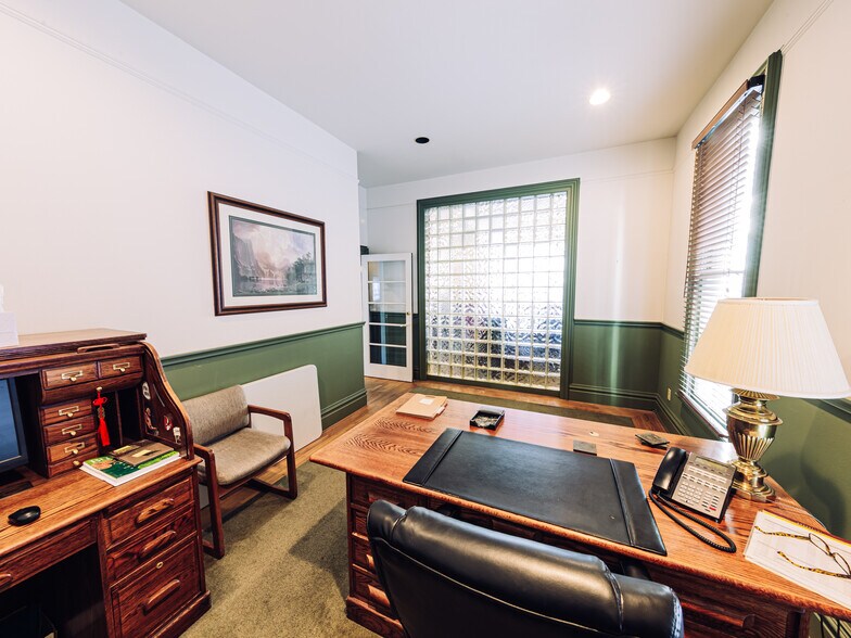 More Photos Of 1318 SW 12th Ave, Portland Office For Sale