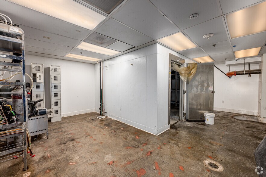 More Photos Of 701 W 7th St, Los Angeles Apartments For Lease