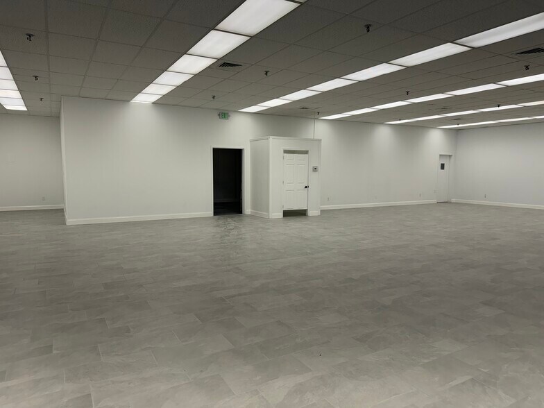 More Photos Of 1657 Cassopolis St, Elkhart Freestanding For Lease