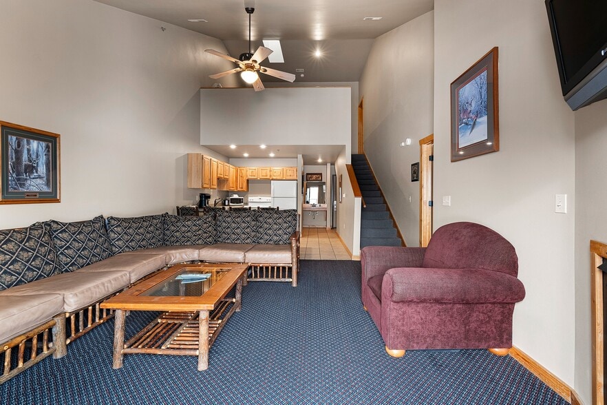 More Photos Of 18398 Waubee Park Ln, Lakewood Hotel For Sale