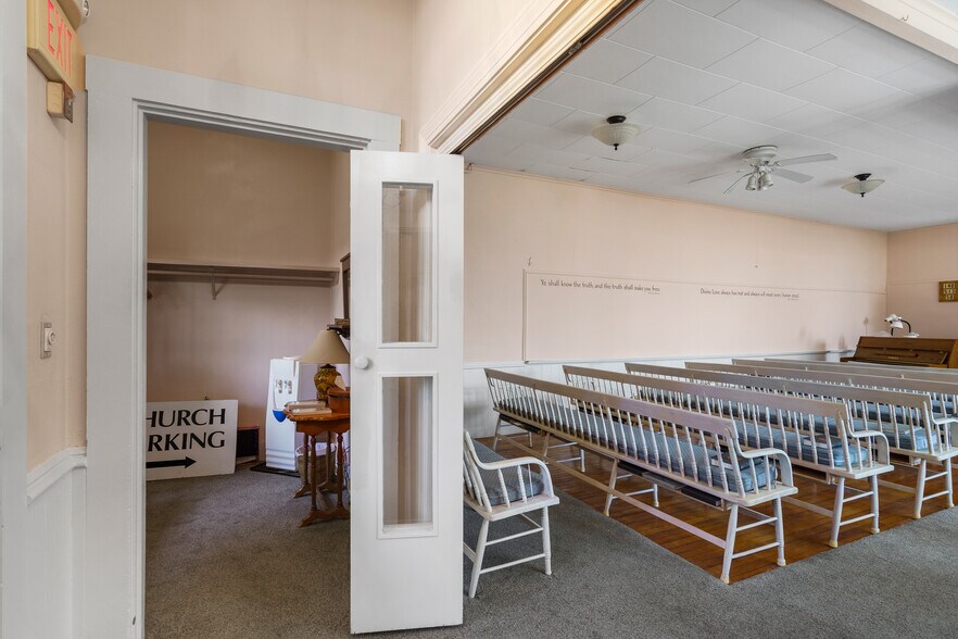 More Photos Of 25 Oak St, Boothbay Harbor Specialty For Sale