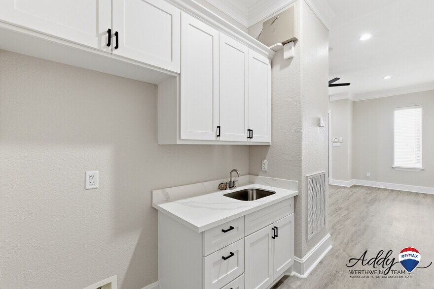 More Photos Of 11601 Spring Cypress Rd, Tomball Medical For Sale