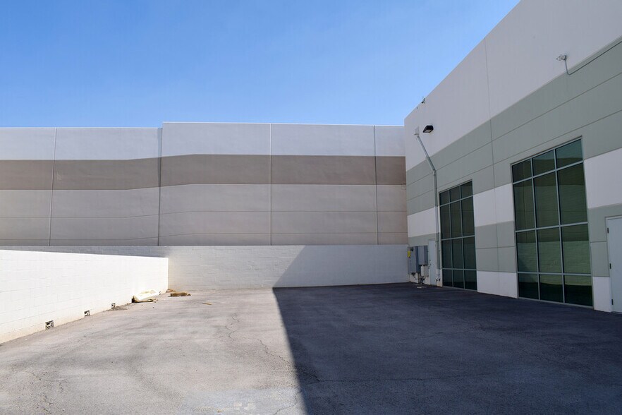 More Photos Of 3379 W Oquendo Rd, Las Vegas Warehouse For Lease