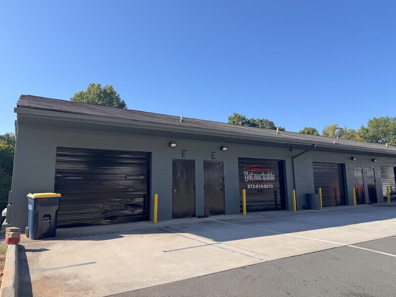 More Photos Of 6016 Mcdaniel Ln, Charlotte Unknown For Lease