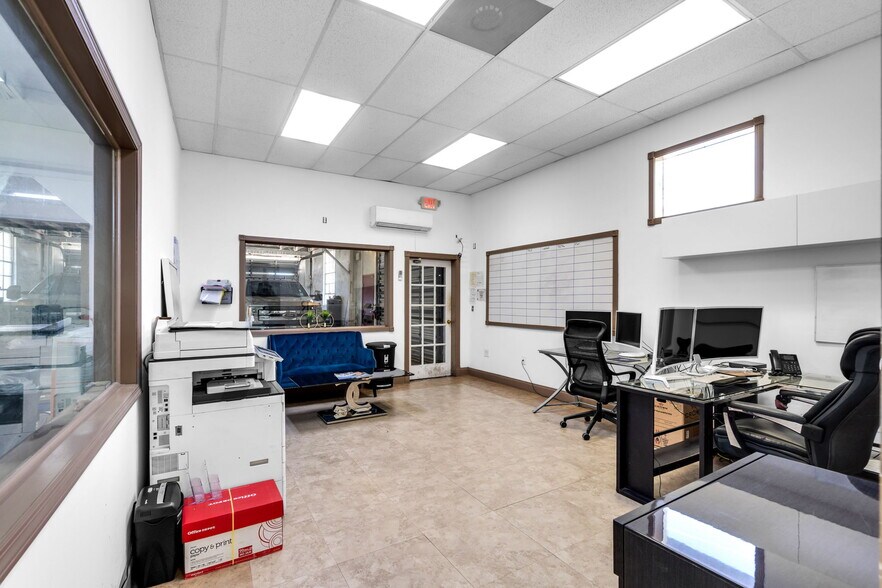 More Photos Of 921 N 21st Ave, Hollywood Service For Lease