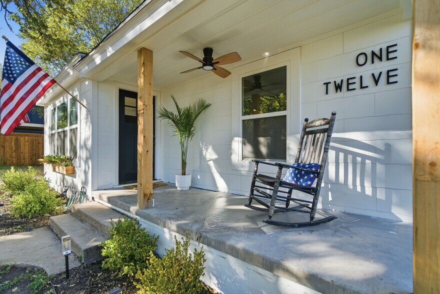 More Photos Of 112 W Akard St, Weatherford Flex For Sale