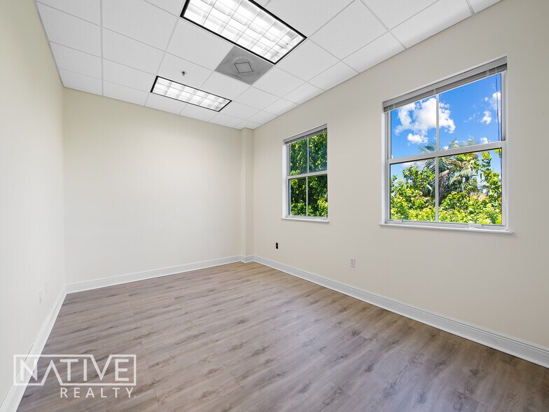 More Photos Of 701 SE 32nd Ct, Fort Lauderdale Flex For Lease