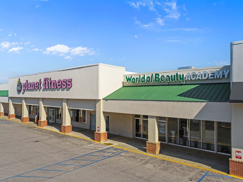 More Photos Of 3405-3411 SE 14th St, Des Moines General Retail For Lease