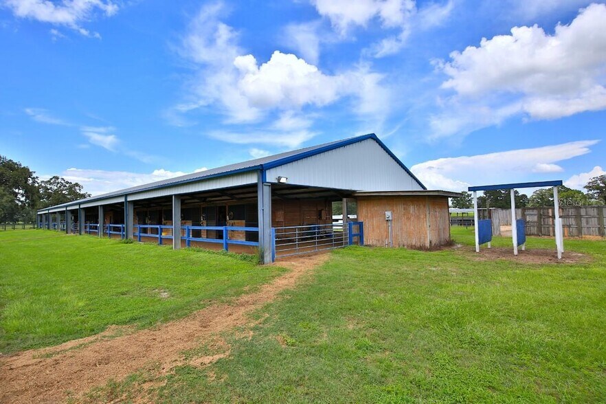 More Photos Of 12219 SW 26th St, Ocala Horse Stables For Sale
