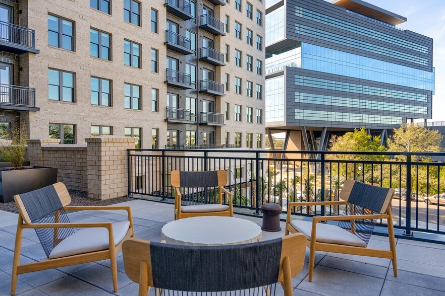 More Photos Of 838 Morrison Dr, Charleston Apartments For Lease