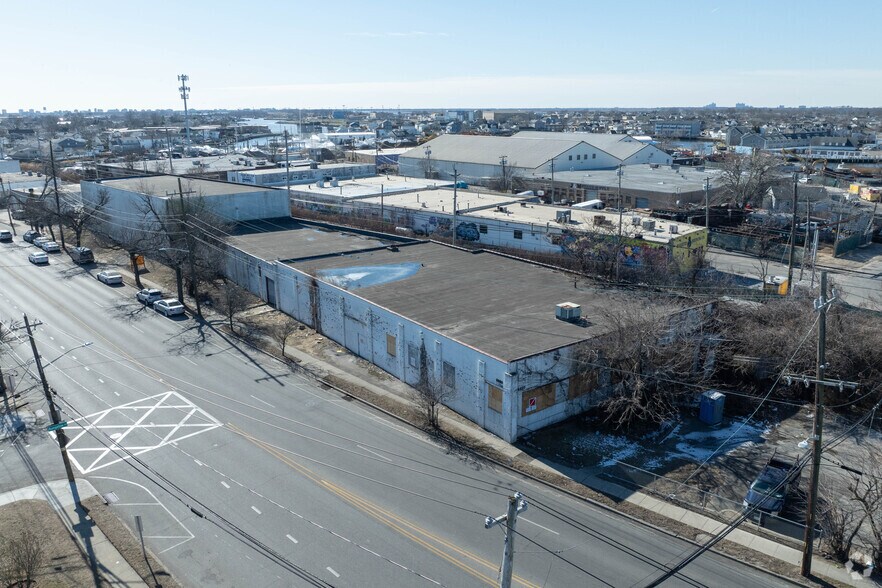 More Photos Of 3000 Lawson Blvd, Oceanside Warehouse For Lease