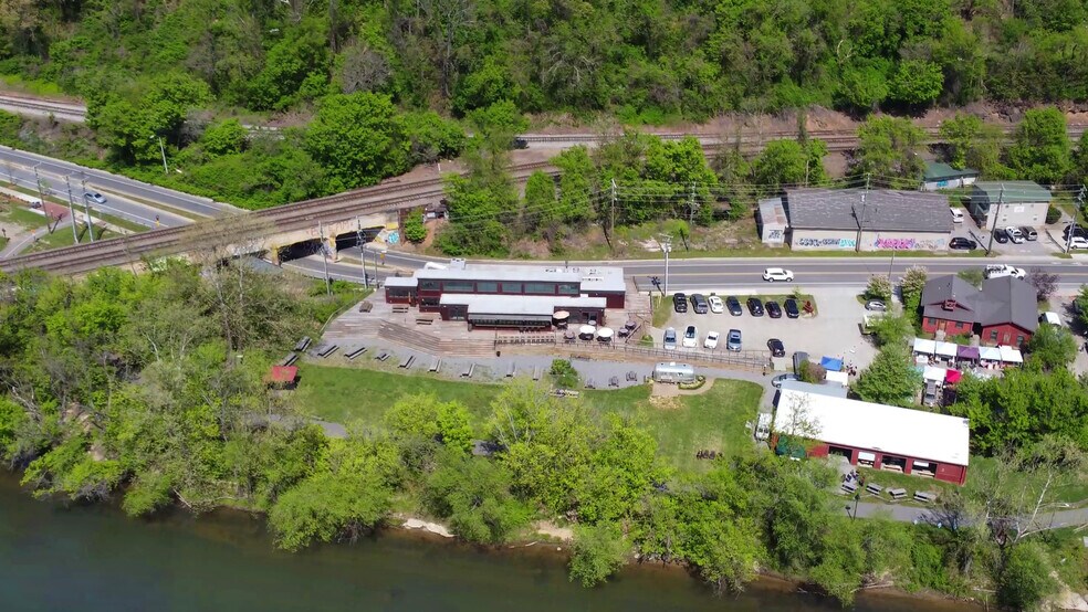 More Photos Of 350 Riverside Dr, Asheville Restaurant For Sale