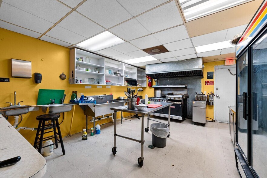 More Photos Of 4624 N Hubert Ave, Tampa Convenience Store For Sale