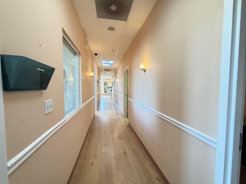 More Photos Of 1374 Whitehorse Hamilton Square Rd, Hamilton Office For Sale