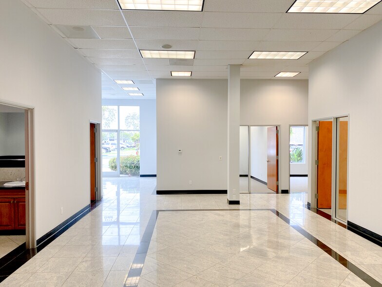 More Photos Of 3190 Airport Loop Dr, Costa Mesa Research And Development For Lease