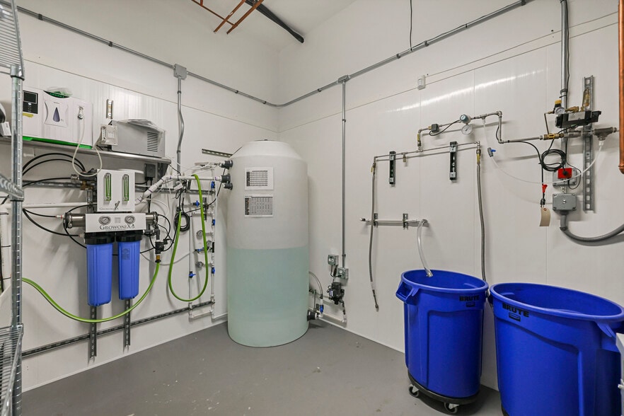 More Photos Of 700 S Main St, Sheffield Refrigeration Cold Storage For Sale