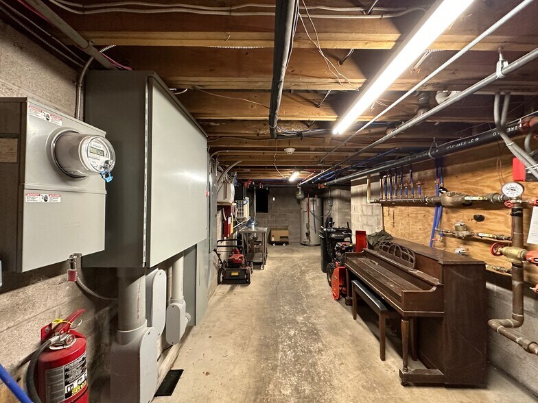 More Photos Of 1 Public Sq, Holley Apartments For Sale