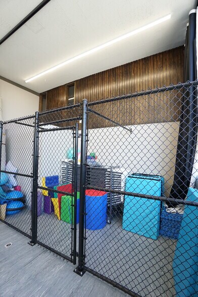 More Photos Of 401 S 7th St, Sunnyside Bank For Sale