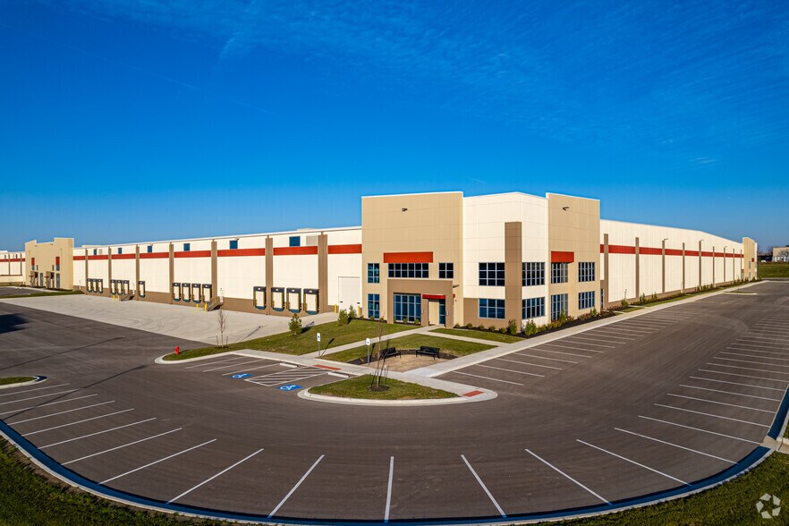 More Photos Of 16000-16200 W 116th St, Lenexa Distribution For Lease