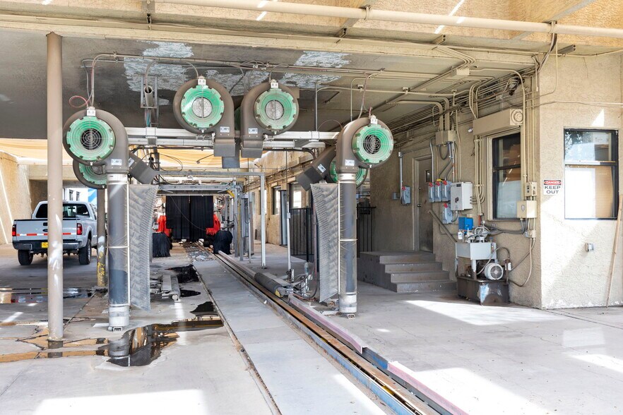 More Photos Of 2828 S Country Club Dr, Mesa Department Store For Lease