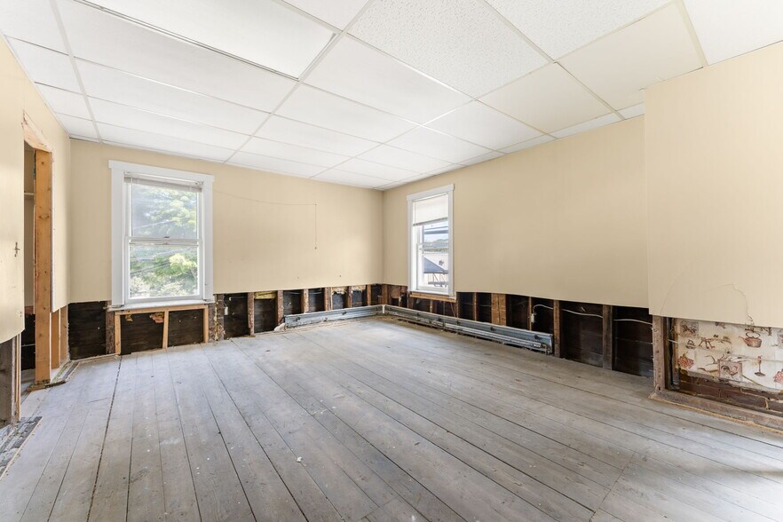 Primary Photo Of 18 Central St, Brookfield Office Residential For Sale