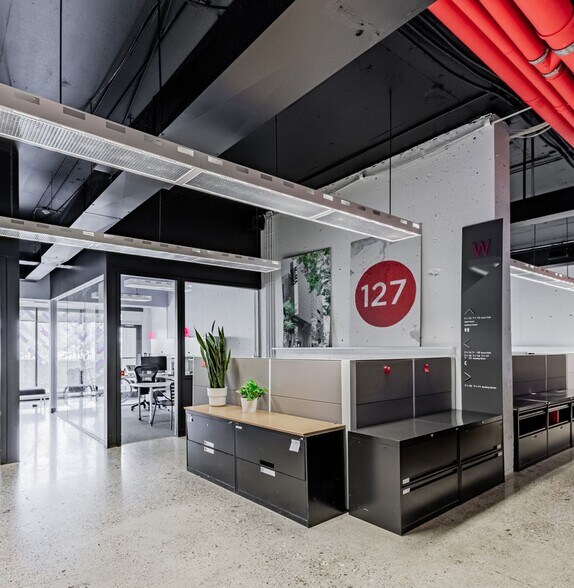 More Photos Of 33 Harbour Sq, Toronto Apartments For Sale