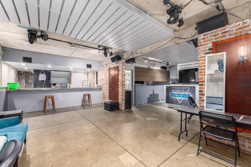 More Photos Of 2036-2046 Broadway, Denver Restaurant For Sale