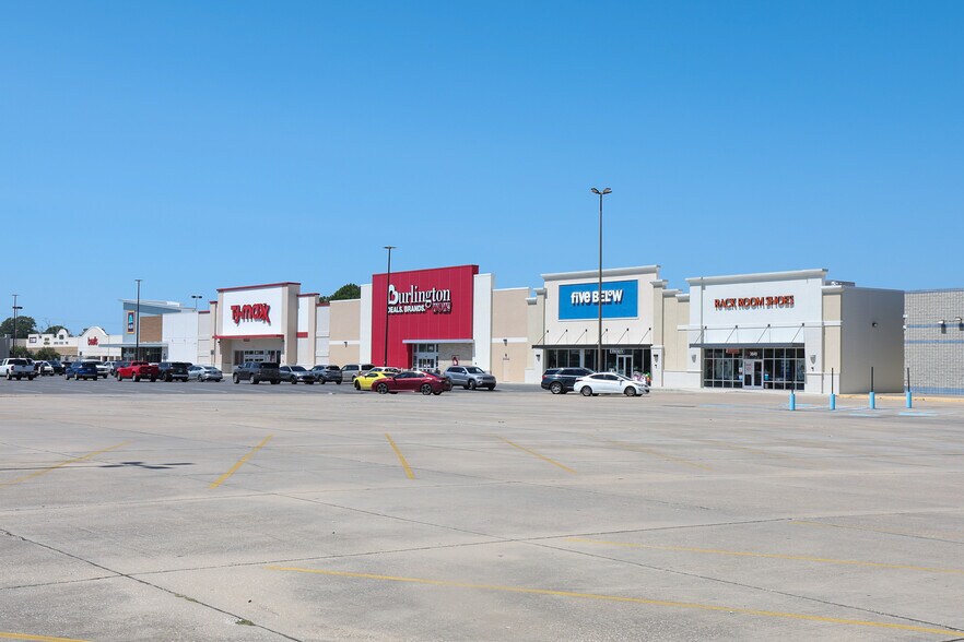 More Photos Of 3943 Highway 90, Pascagoula General Retail For Sale