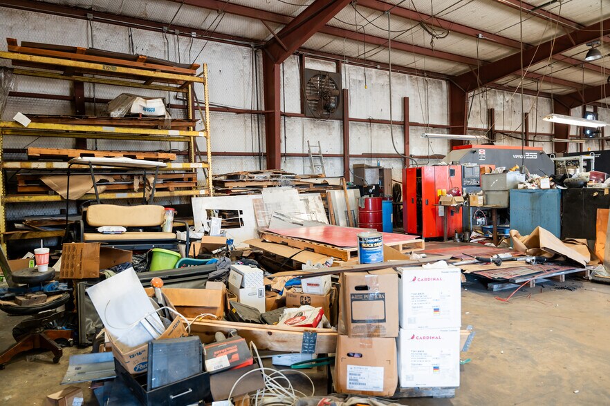 More Photos Of 1630 N Interstate 35 E, Lancaster Flex For Sale