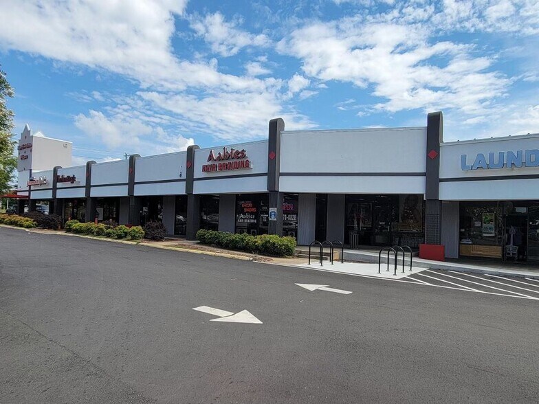 More Photos Of 5420-5430 N Tryon St, Charlotte General Retail For Lease