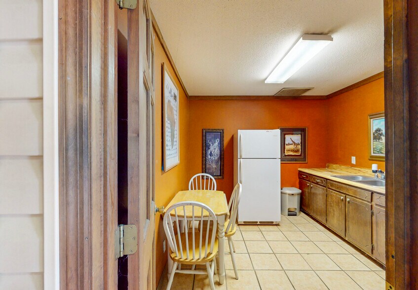 More Photos Of 5534/5546 Waterlevel Hwy, Cleveland Light Distribution For Sale