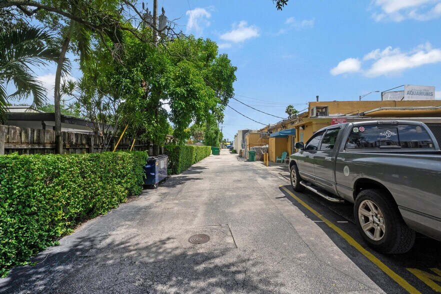 More Photos Of 6891 SW 40th St, Miami Storefront Retail Office For Sale