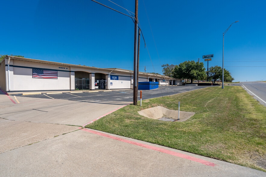 More Photos Of 3933 California Pky E, Fort Worth Unknown For Lease