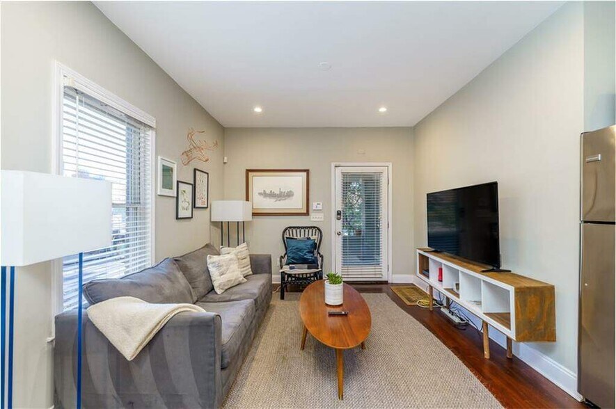 More Photos Of 604 Glen Iris Dr NE, Atlanta Office Residential For Sale
