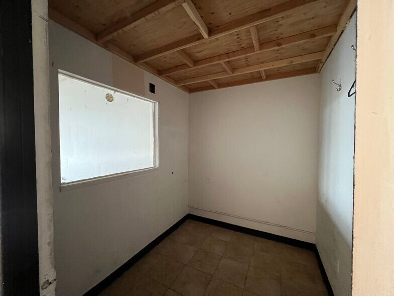 More Photos Of 7625 Eastern Ave, Bell Unknown For Lease