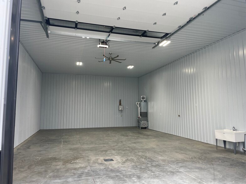 More Photos Of 900 W 25th St, South Sioux City Warehouse For Lease