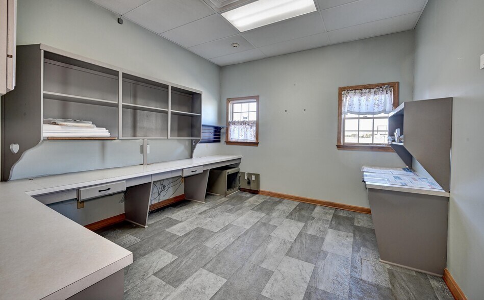 More Photos Of 14278 Lincoln Way E, Dalton Freestanding For Lease