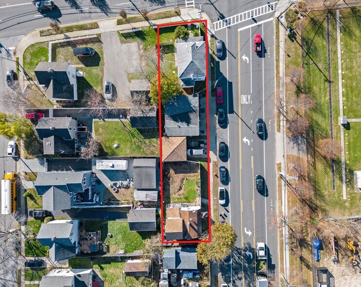More Photos Of 1544-1556 Union Blvd, Bay Shore Storefront Retail Residential For Lease