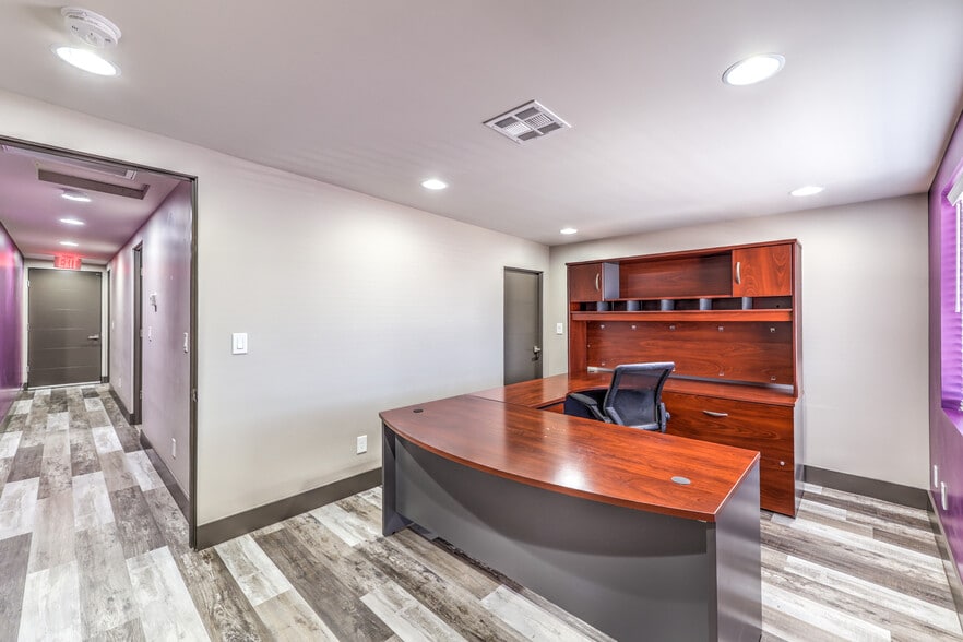 More Photos Of 2984 Marco St, Las Vegas Light Manufacturing For Sale