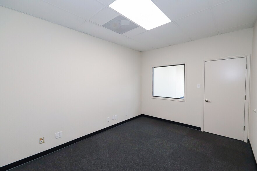 More Photos Of 14415 Import Rd, Laredo Warehouse For Lease