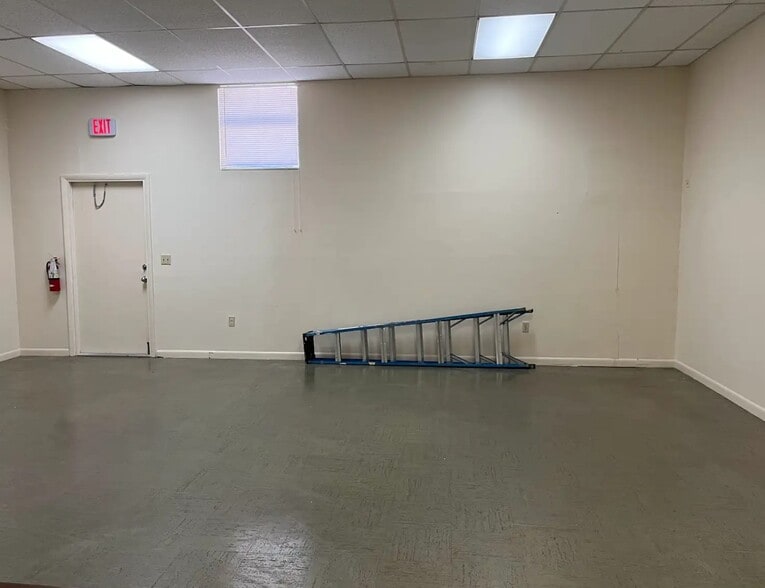 More Photos Of 6000 Georgia Ave, West Palm Beach Light Manufacturing For Lease