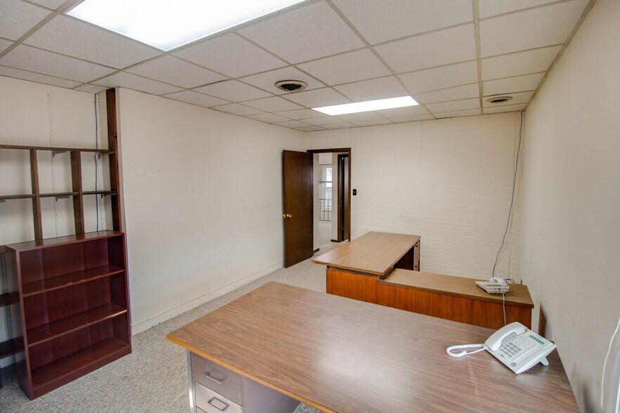 More Photos Of 344 St Louis ave, East Alton Office For Sale