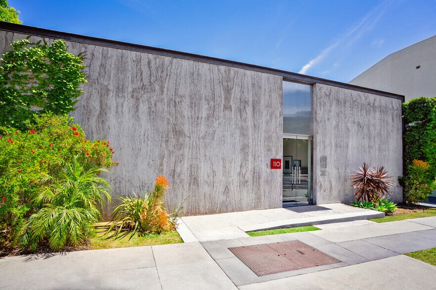 Primary Photo Of 114 Doheny Dr, Beverly Hills Office For Sale