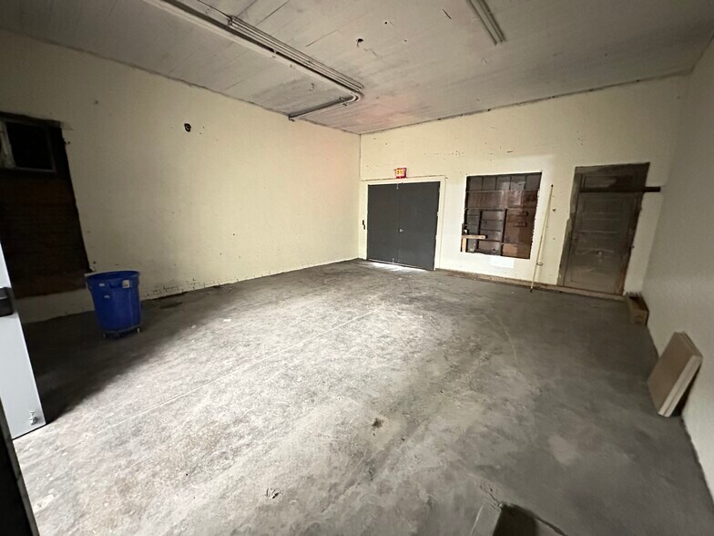 More Photos Of 205 N Elm St, Denton Storefront Retail Office For Lease