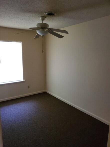 More Photos Of 135 Spring St, Royston Apartments For Sale