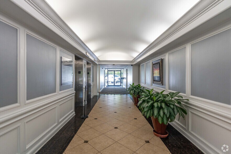 More Photos Of 6620 S Southpoint Dr, Jacksonville Office For Sale