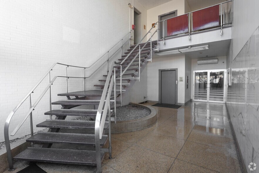 More Photos Of 91 N Franklin St, Hempstead Office For Sale