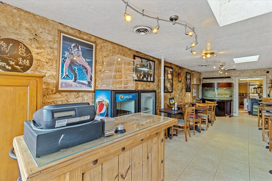 More Photos Of 11712 W Colfax Ave, Lakewood Freestanding For Lease